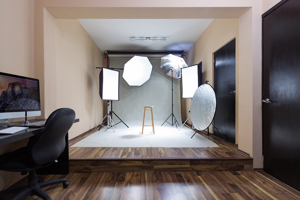verschiedene Arten von Reflektoren in einem Studio