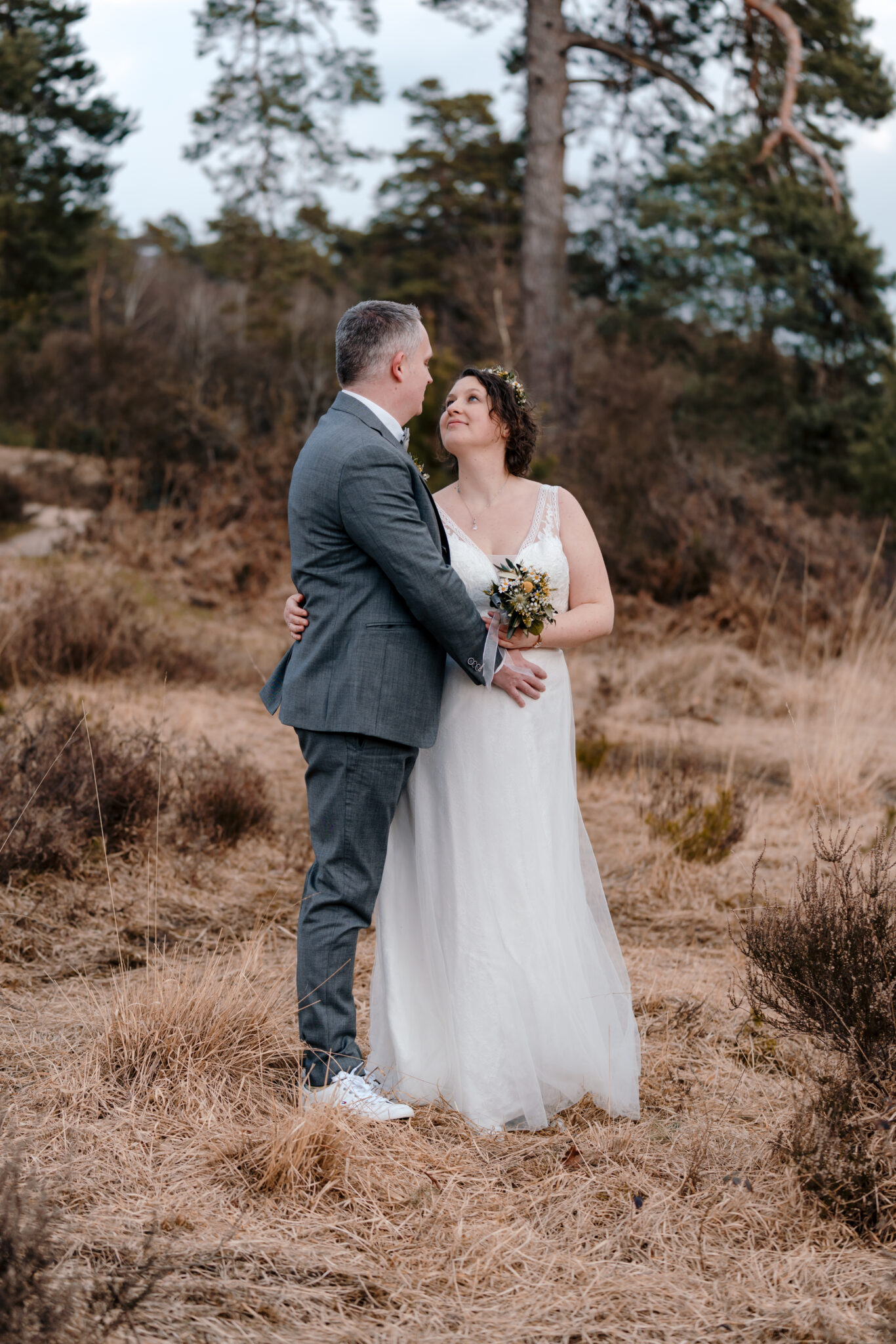 73R02886 Romantisches Shooting in Wahner Heide hochzeit