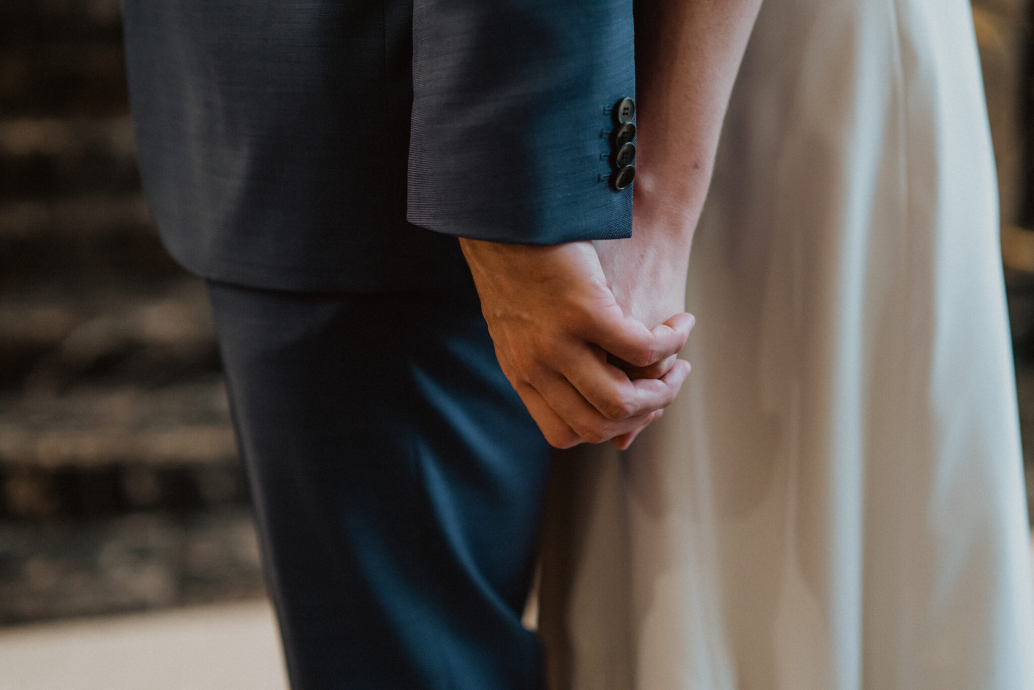 73R03070-108 Hände haltend Hochzeitspaar