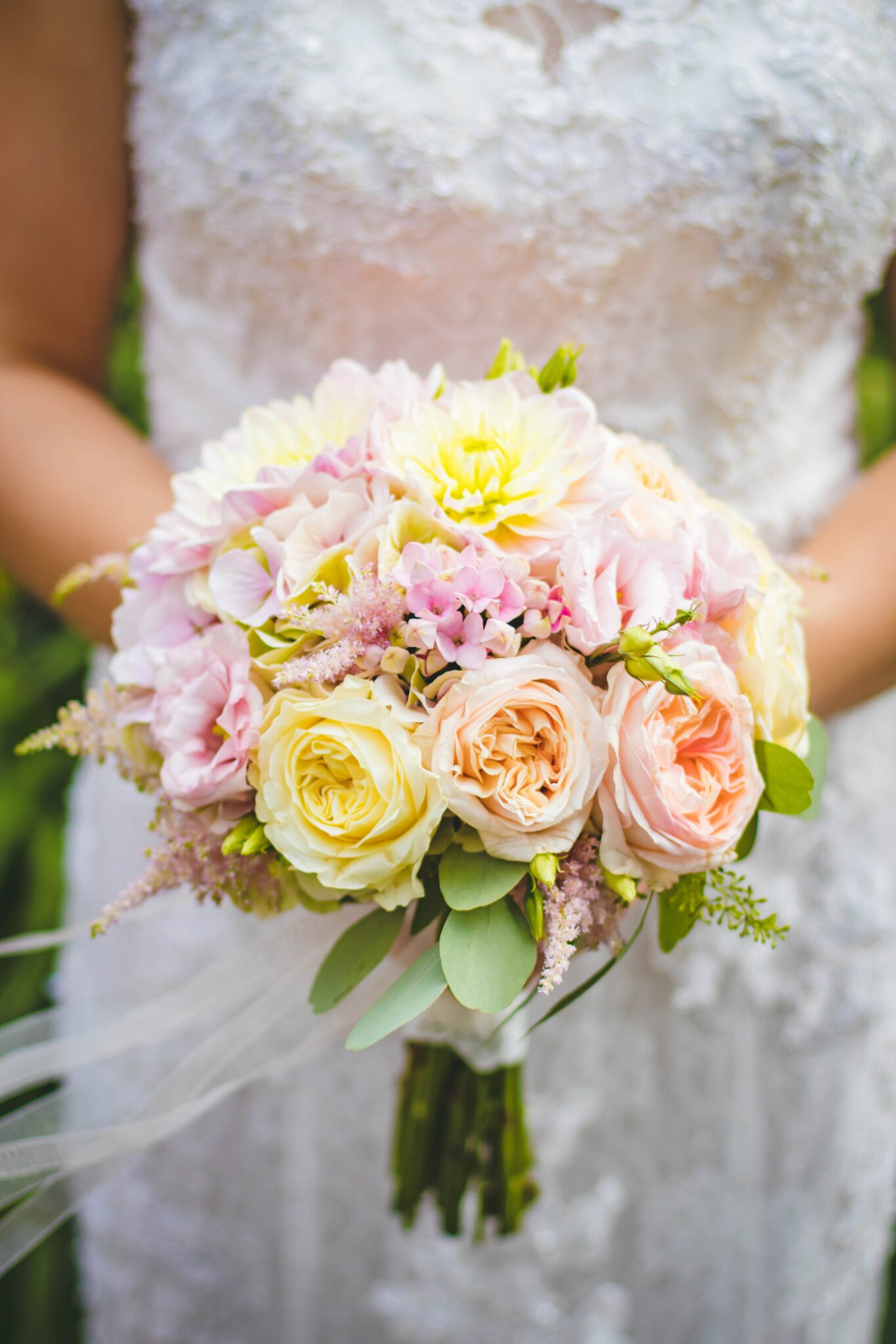 Hochzeitsblumenstrauß Rosen rosa gelb