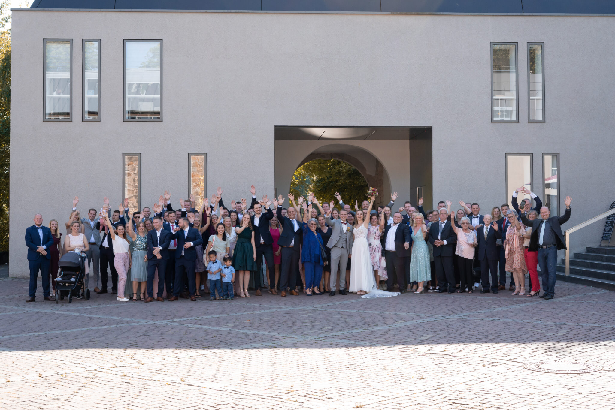 73R05481 Gruppenfoto der gesamten Hochzeitsgesellschaft