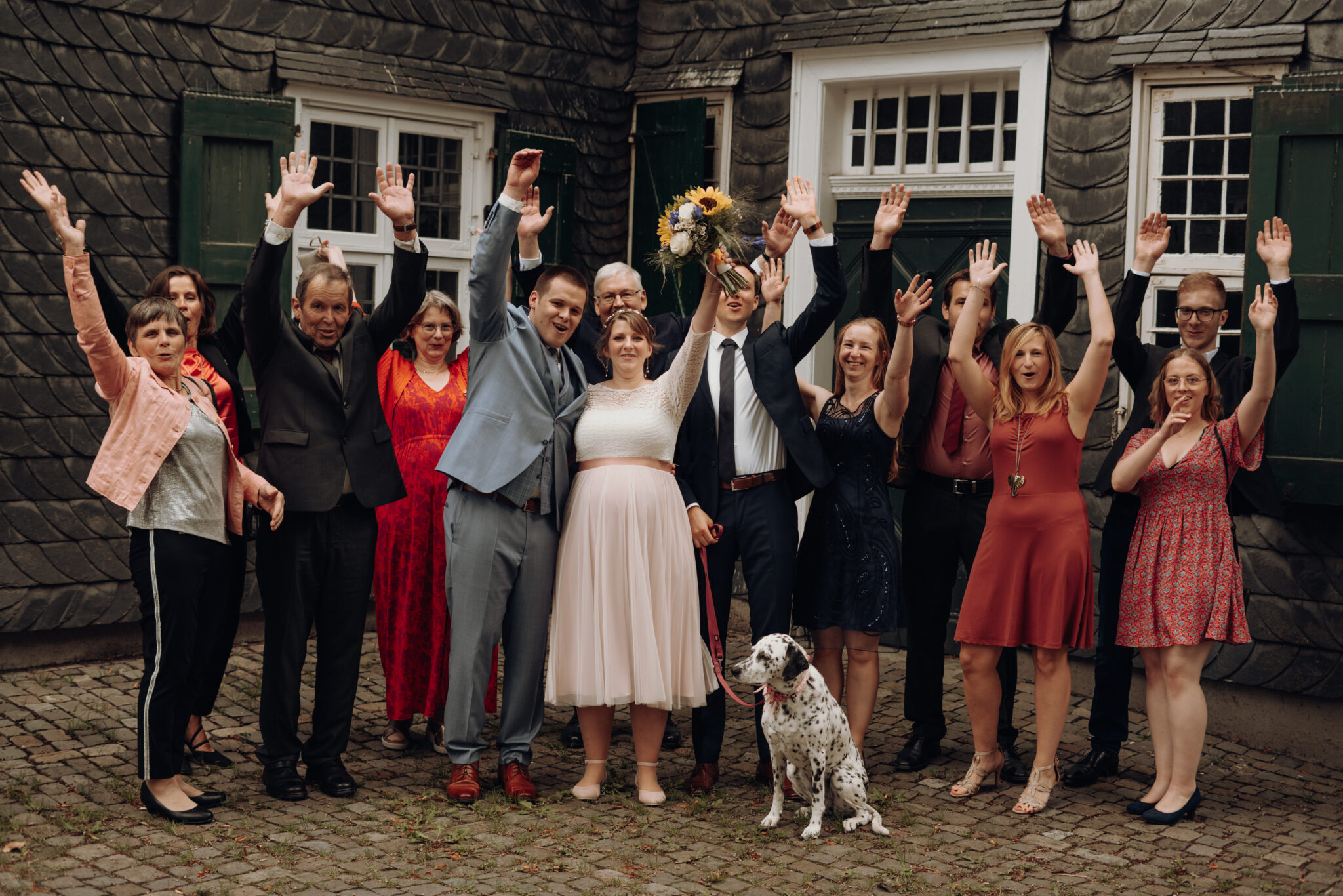 73R08037-2 Gruppenfoto mit der Hochzeitsgesellschaft