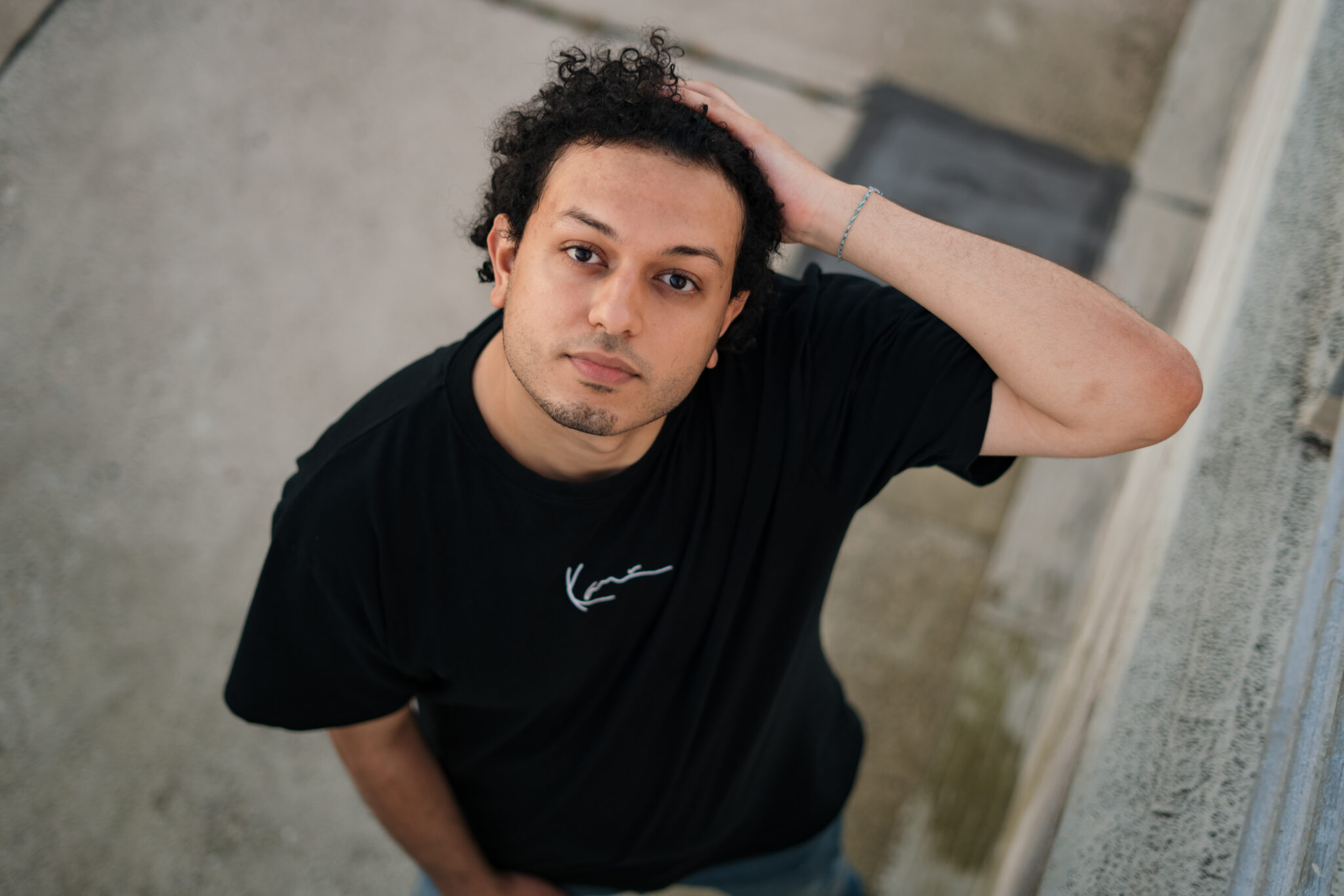 73R05299 Portraitfotos Outdoor von jungem Mann