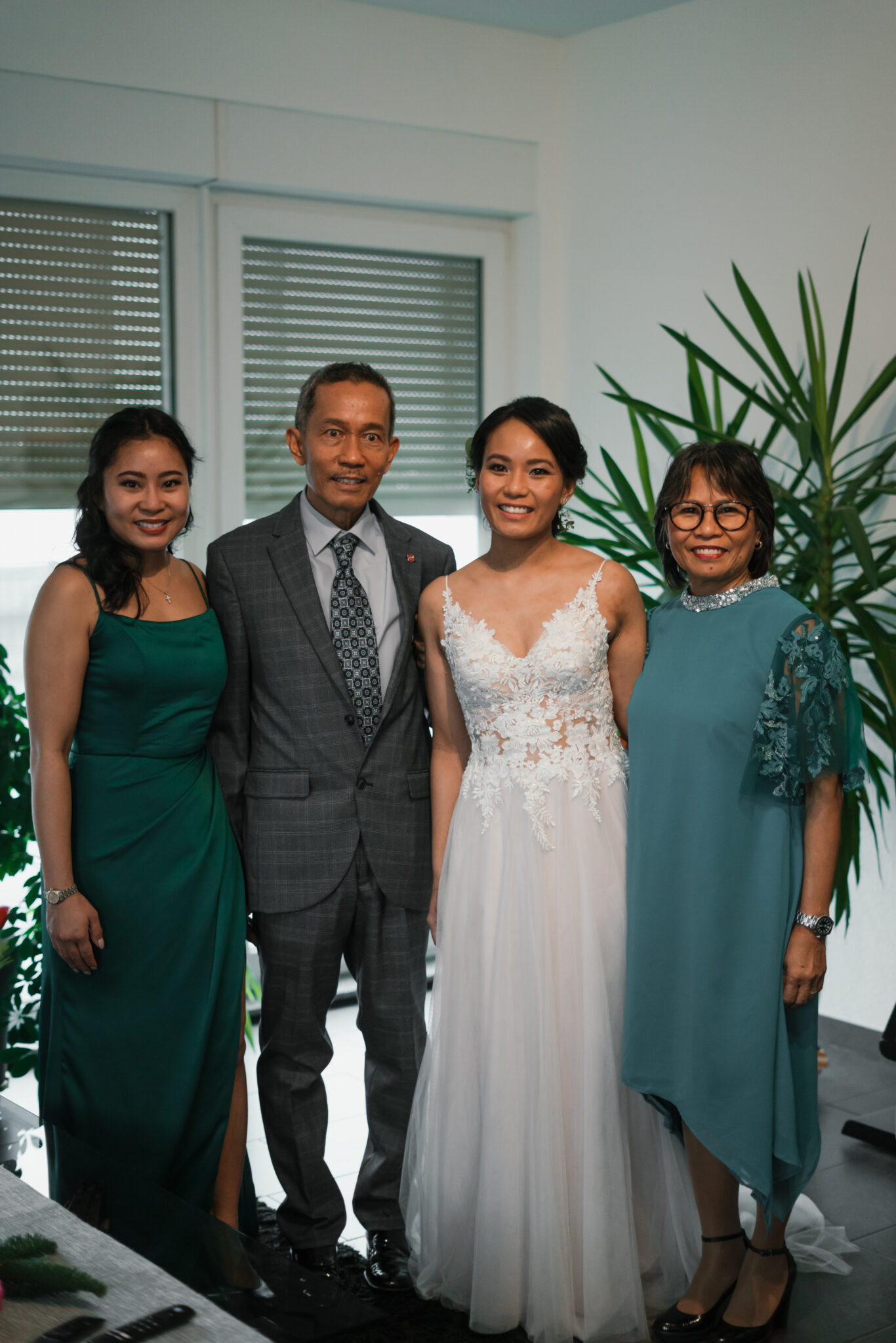 jenenah-07458 Familie bei Hochzeit der Braut