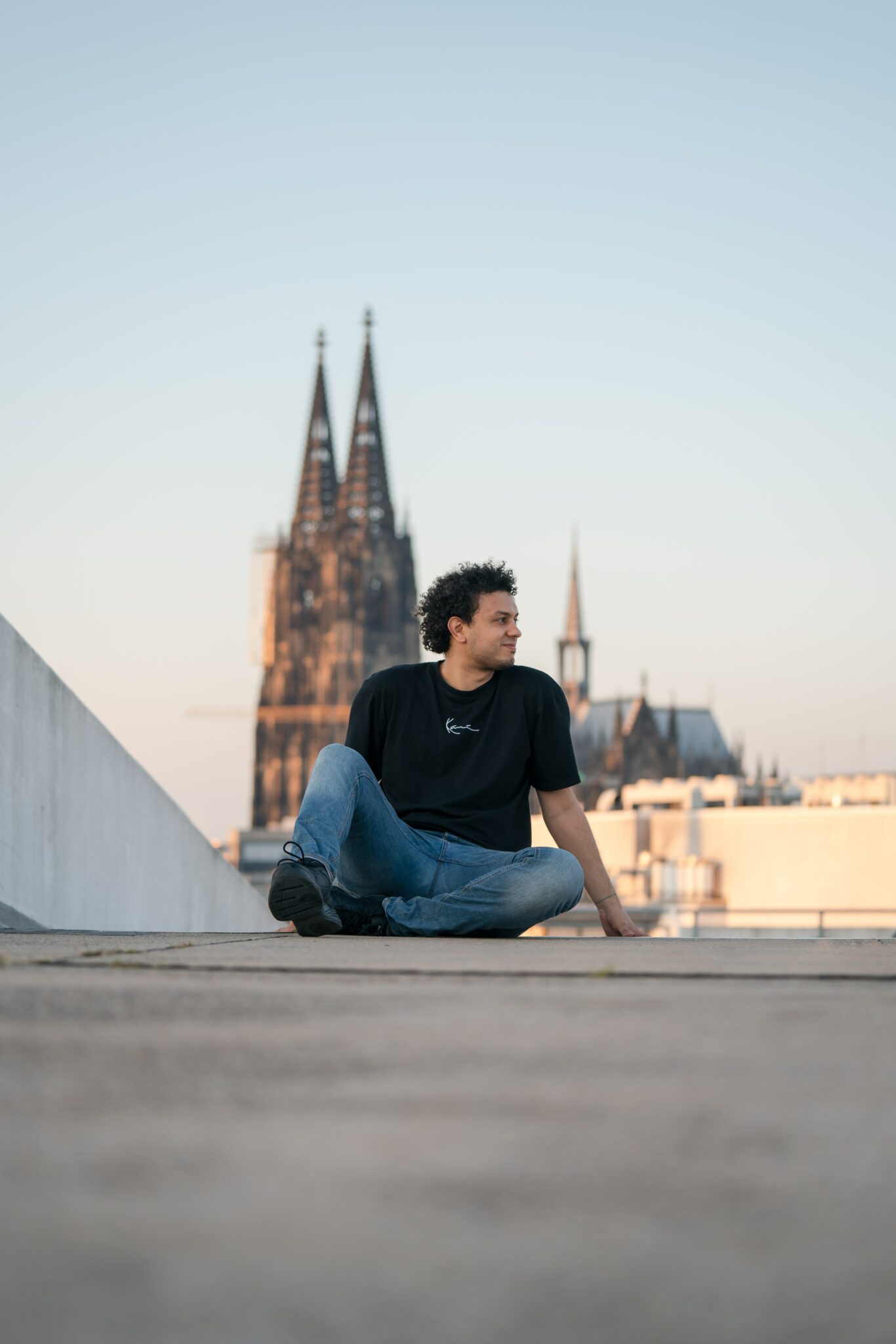 73R05081karim-min Portraitfotos am Kölner Dom