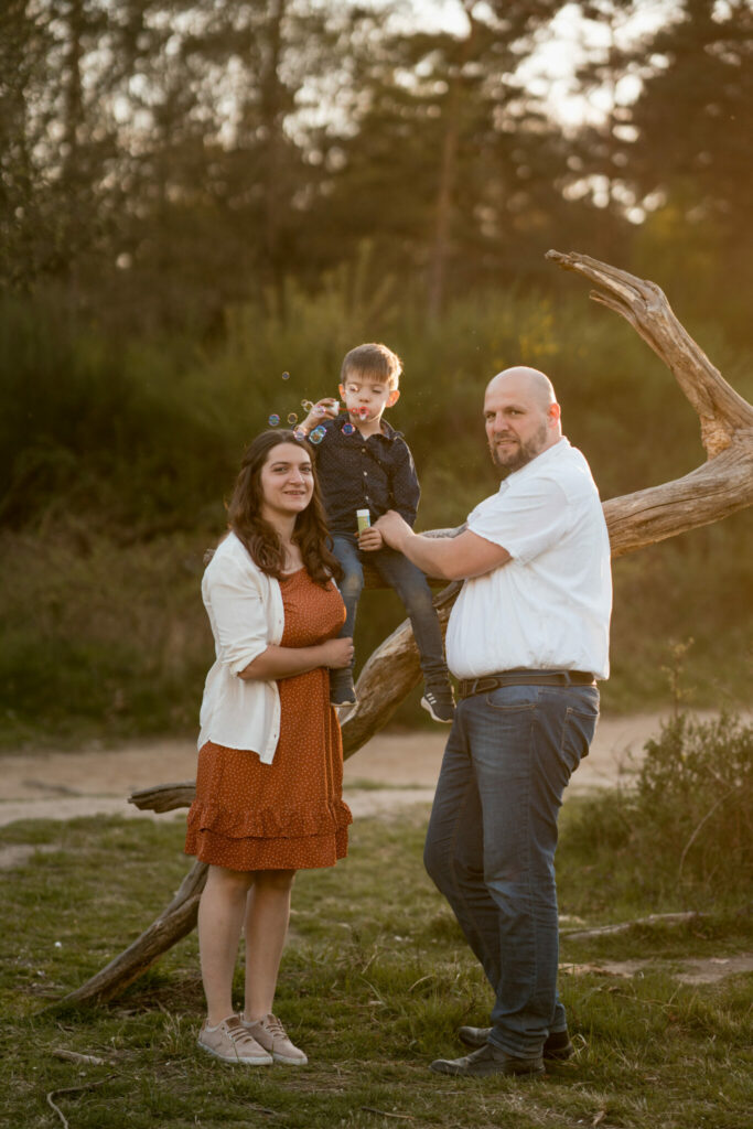 73R07318_verena Outdoor-Familienfotoshooting zu dritt in Wahner Heide