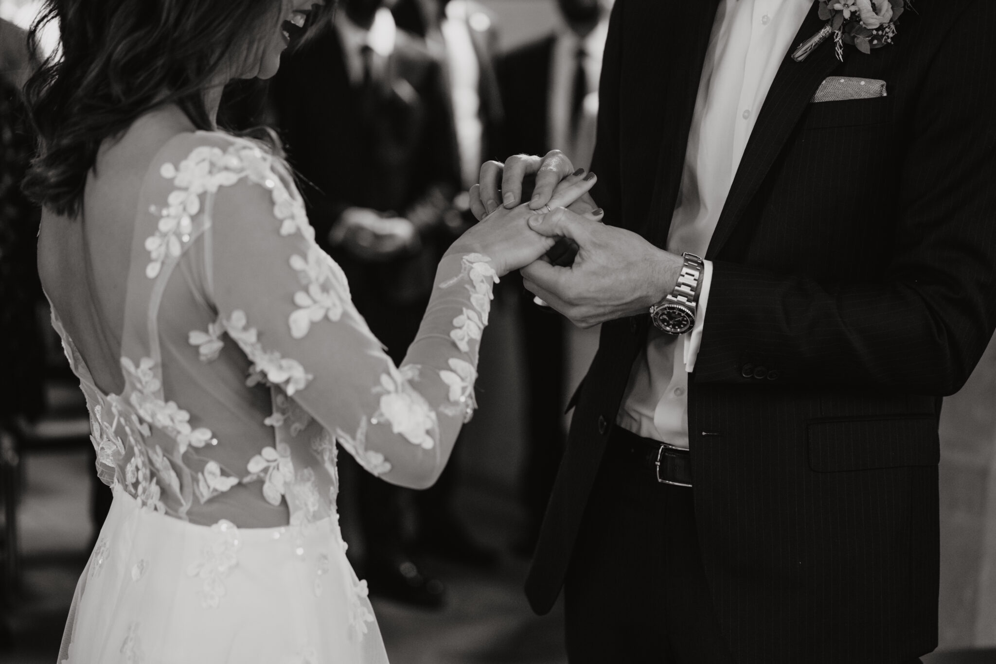 73R07497-3 Austausch der Ringe, schwarz-weiß, Hochzeit