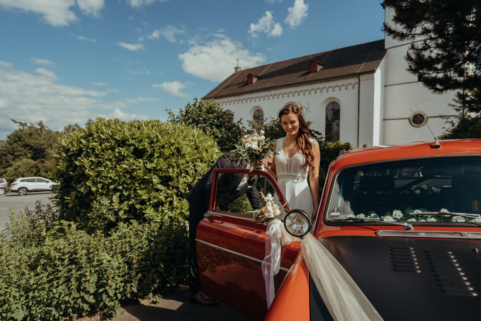 73R07523-2 Braut und Oldtimer