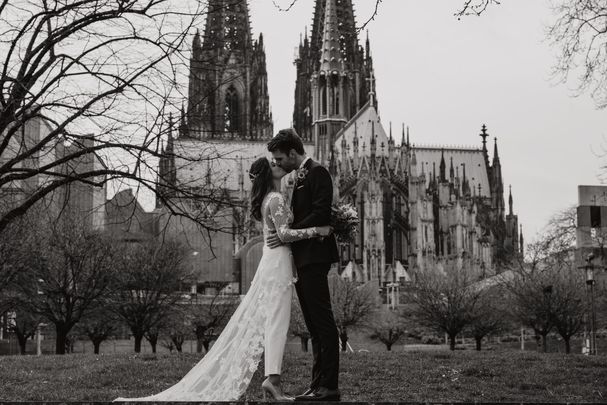 73R08651-3 Kölner Dom, Dom, Hochzeitsfoto, schwarz-weiß