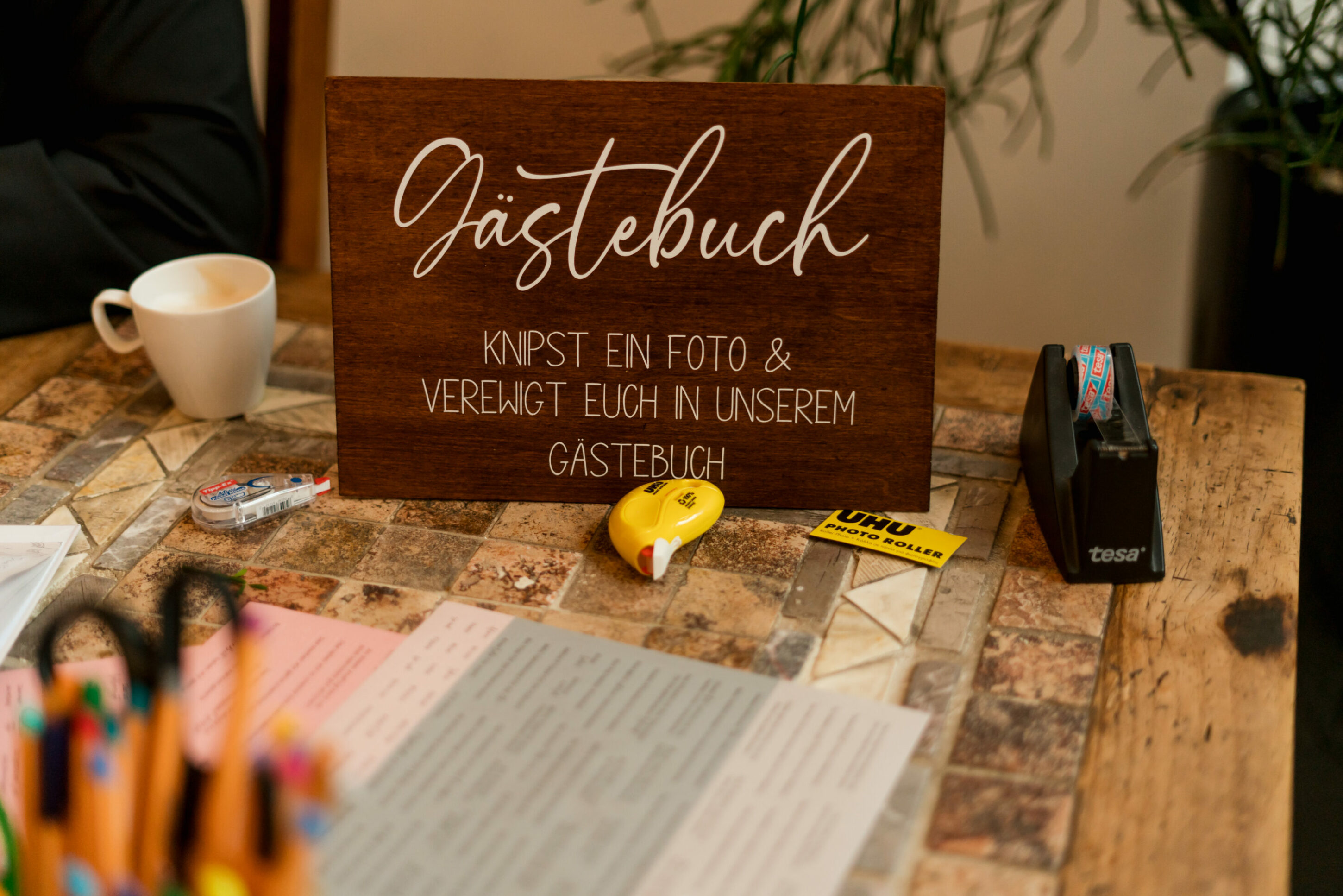 73R04242-Inaundniklaskirchlich-2 Gästebuch für die Hochzeitsgesellschaft, viele Details